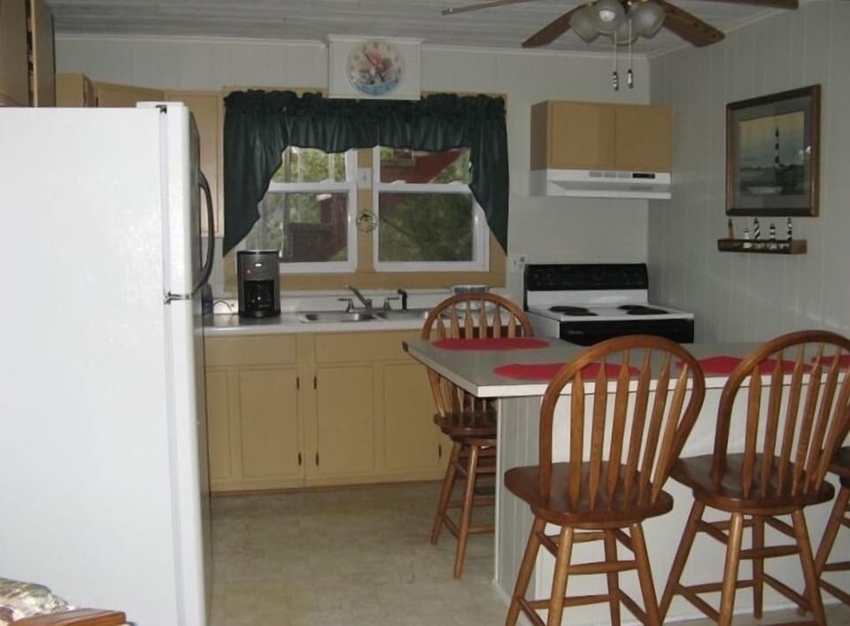 The kitchen is a perfect place to enjoy delicious meals and good company!