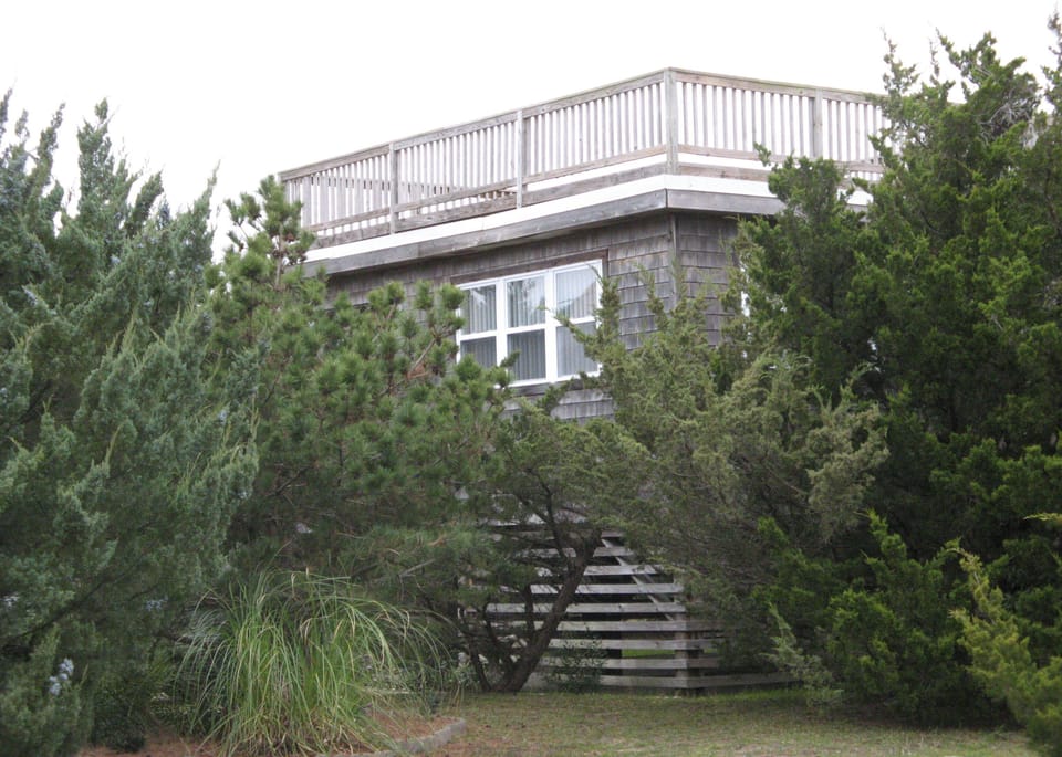 Large deck for viewing the ocean by day, stars by night
