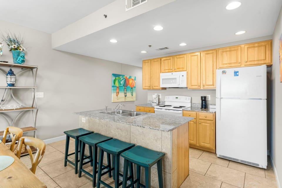Kitchen with Breakfast Bar