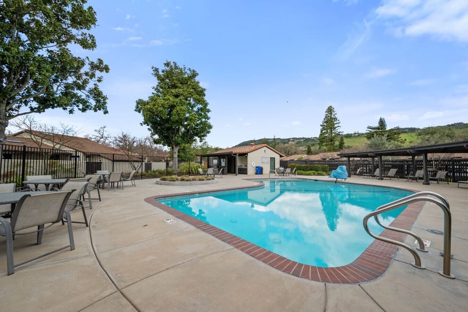 Pool- heated seasonally