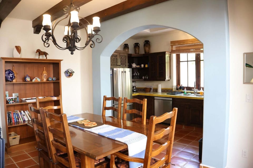 Dining Room / Seats for 6