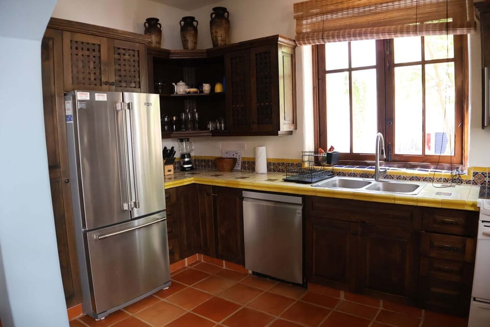Fully Equipped kitchen / Stove /  Microwave / Coffee Maker