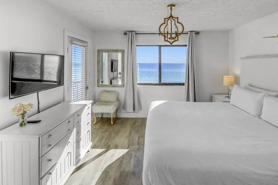 Master bedroom, King, with your own balcony access