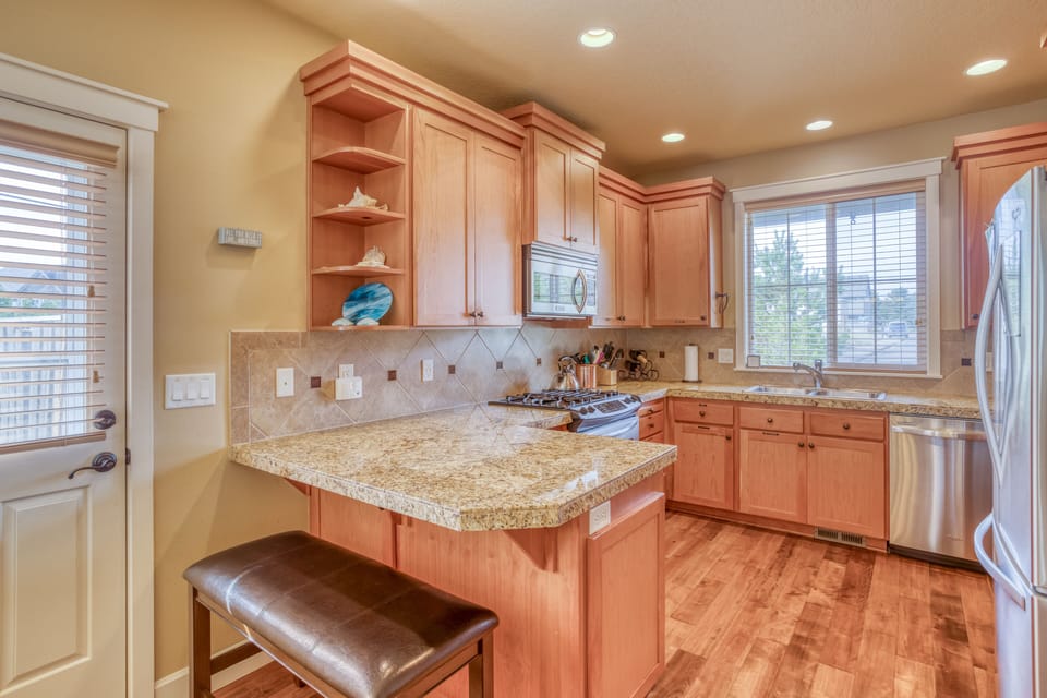 Kitchen Area with Amenities