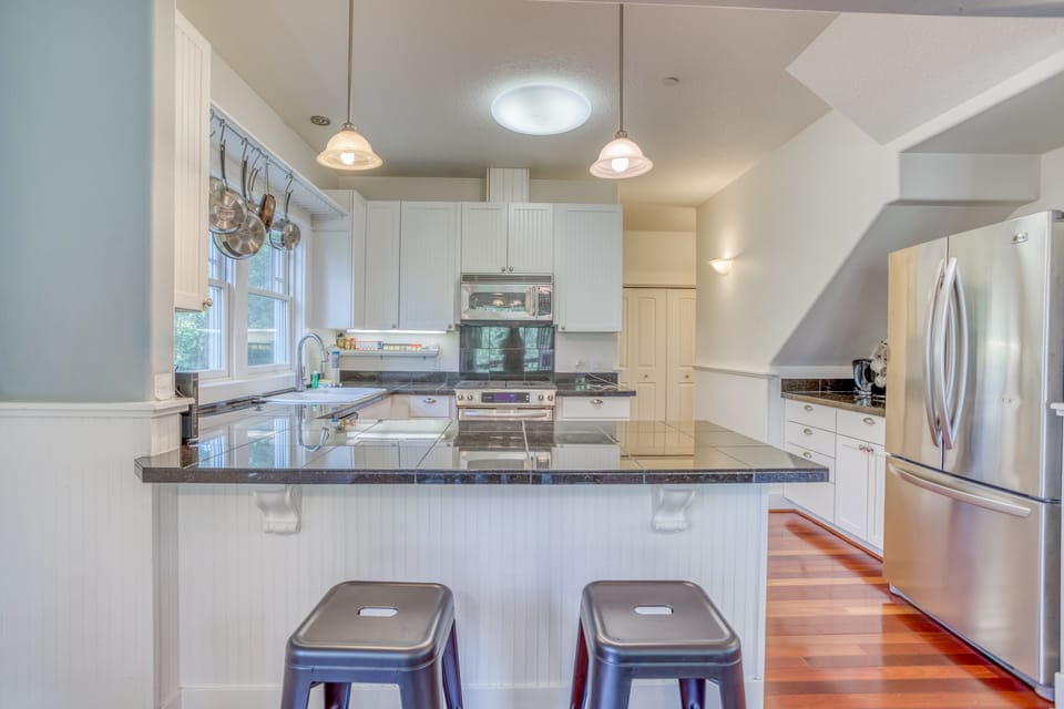Kitchen Area with Amenities