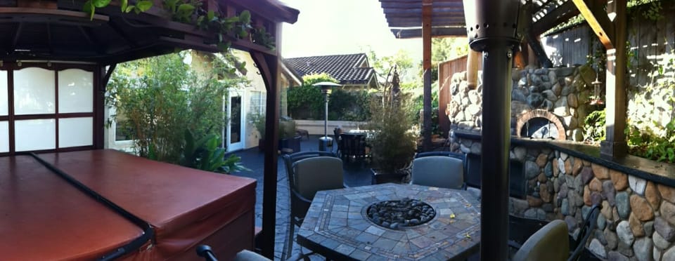 Hot Tub, Outdoor Fireplace and Pizza Oven area