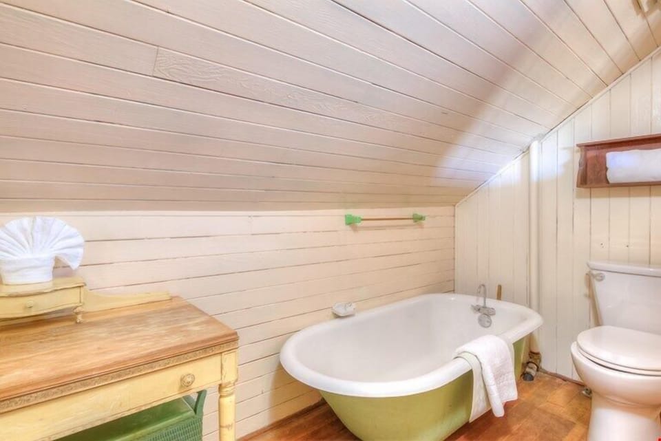 Floor 2 bathroom