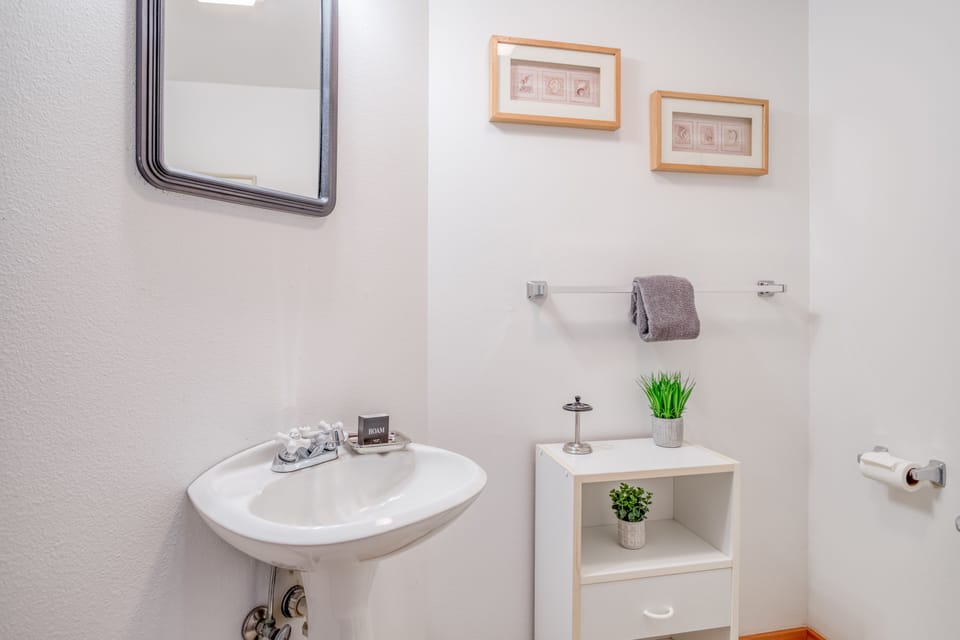 Loft: Bedroom Half Bathroom