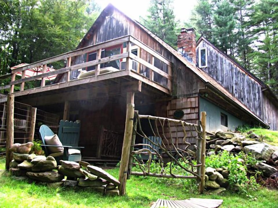 The Owl's Nest, the garden apartment, is through the gate.