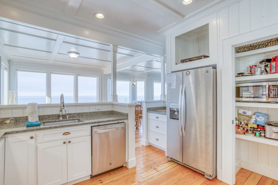 Kitchen with latest appliances