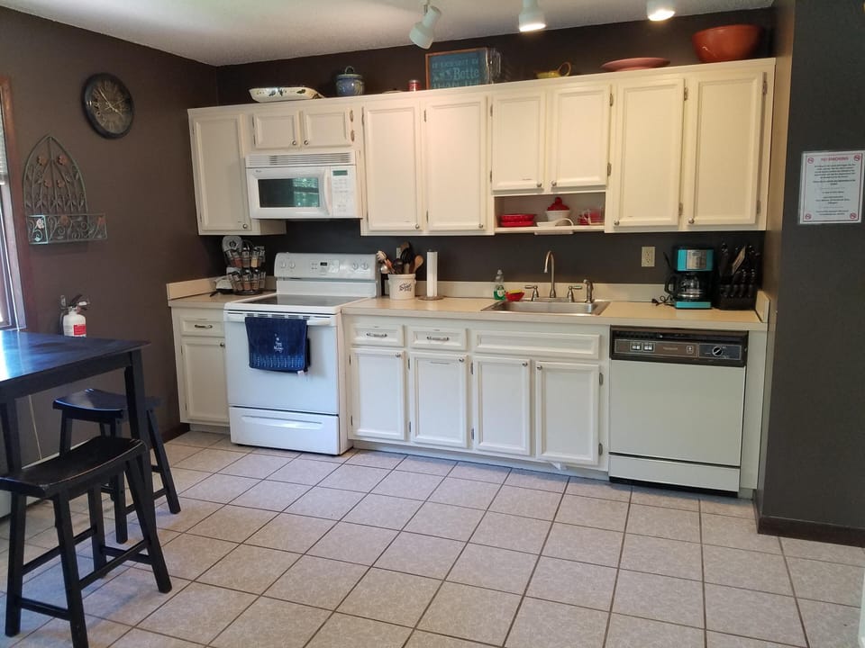 Large Open Kitchen, Full  Amenities