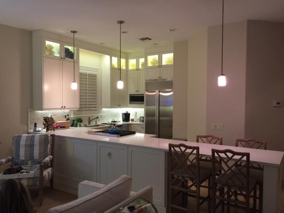 Kitchen/Bar Area