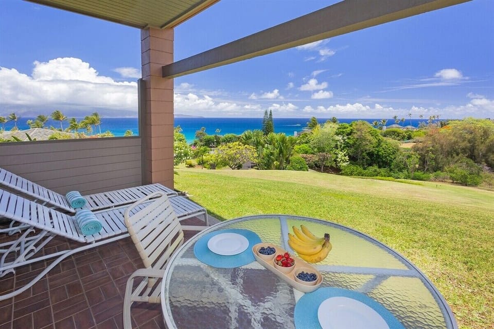 Step onto your private lanai and take in sweeping ocean views stretching from Molokai to the Kapalua coastline