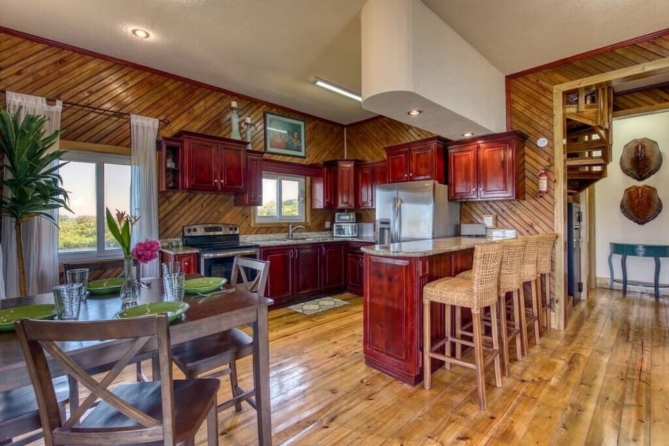 Kitchen and dining area for 8.