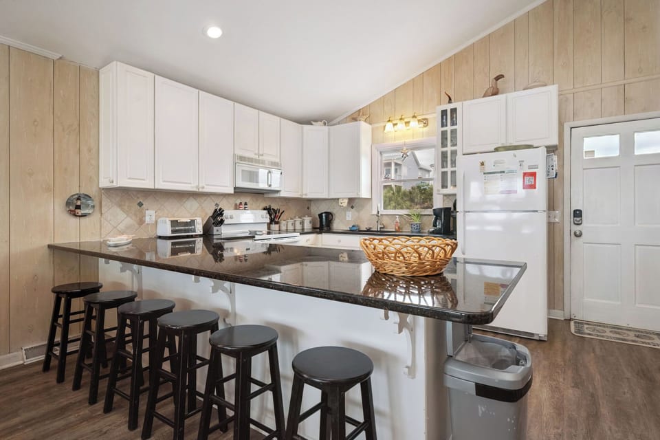 Kitchen - Mid Level Northwest