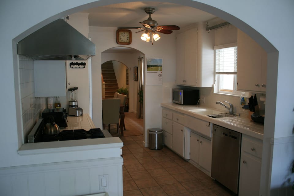 
Kitchen (Image 2)