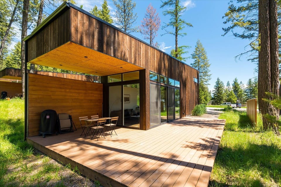 Deck and exterior space