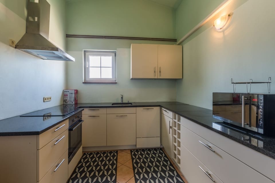 Kitchen 1