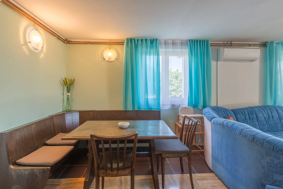 Dining room 2