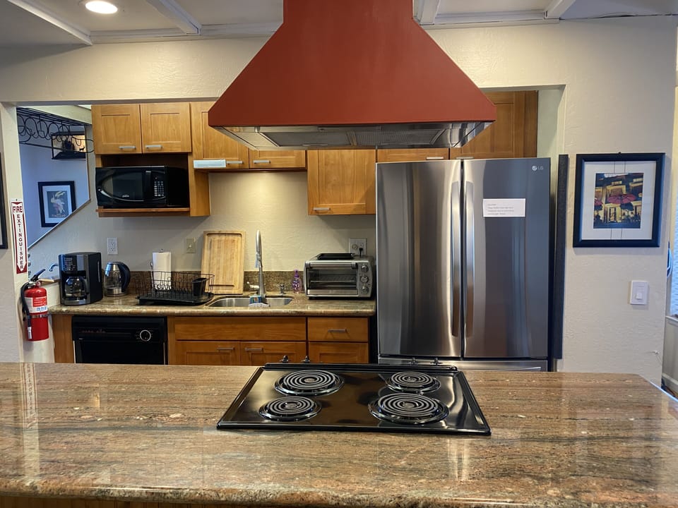 Oven, Stovetop, Toaster, Coffeemaker & Grinder, Rice Cooker, Microwave, Fridge.