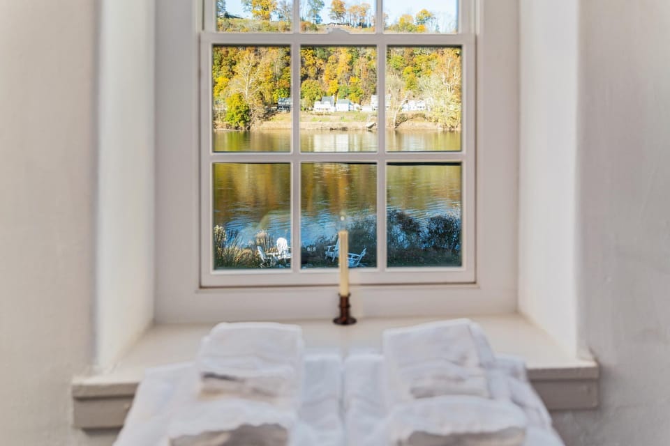 Dining room river views