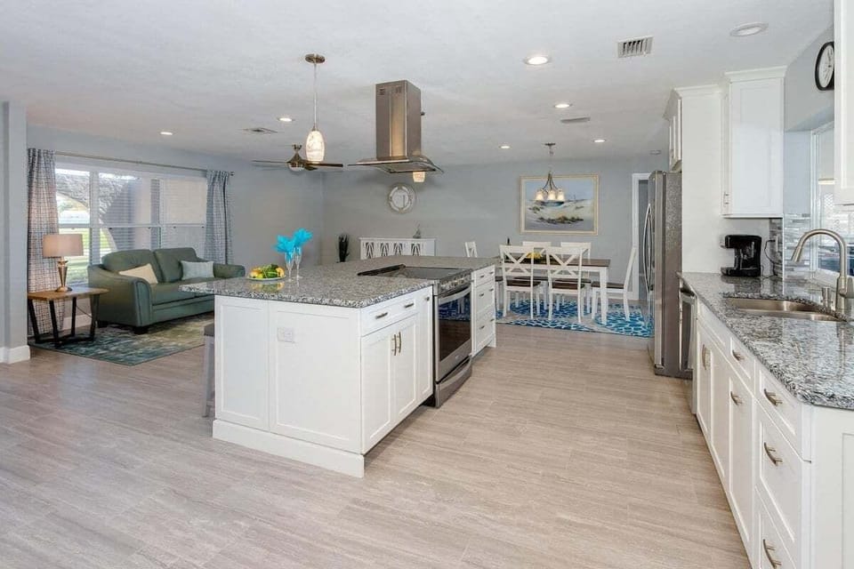 Kitchen, Dining and Sitting Area