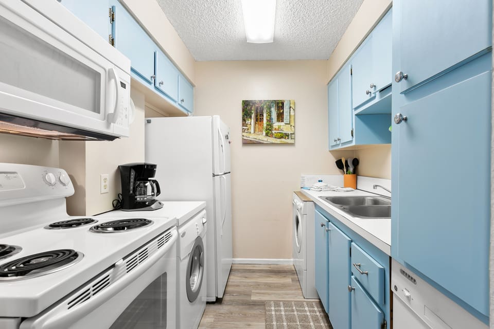Fully Equipped Kitchen with Washer + Dryer
