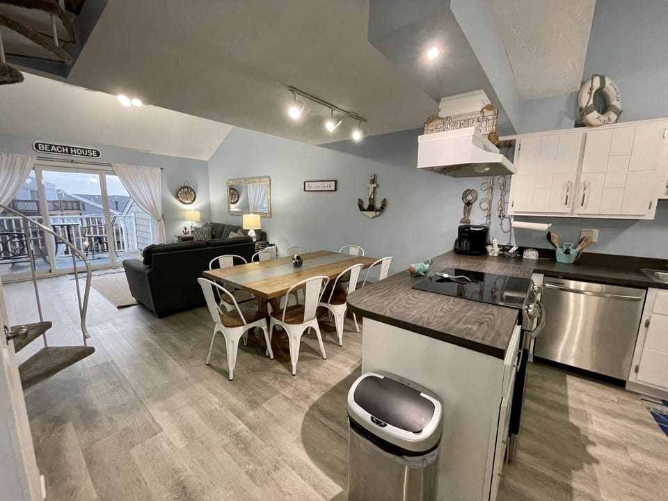 Dining room - seating for 10