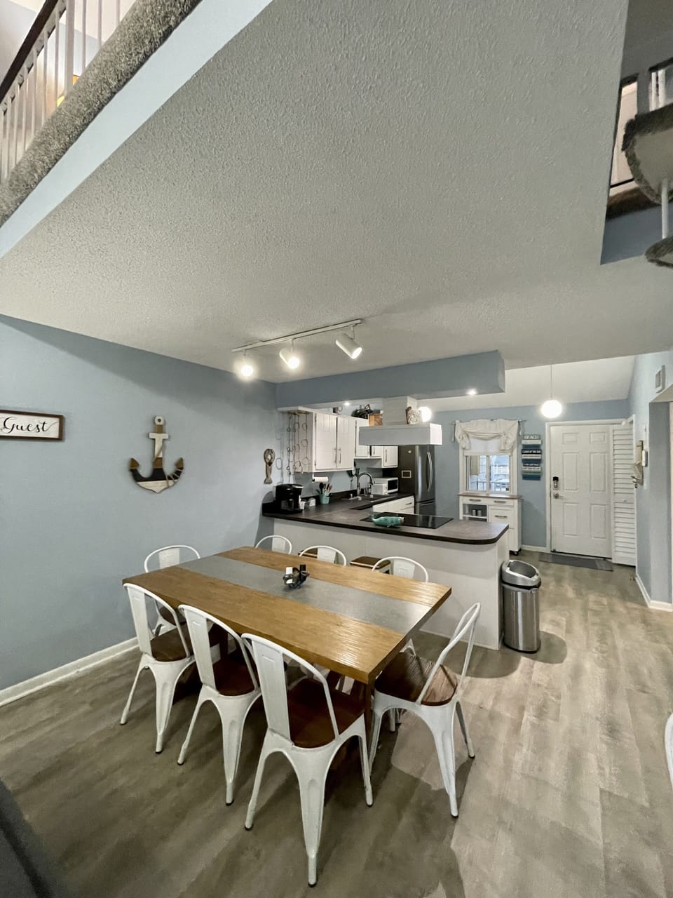 Dining room - seating for 10