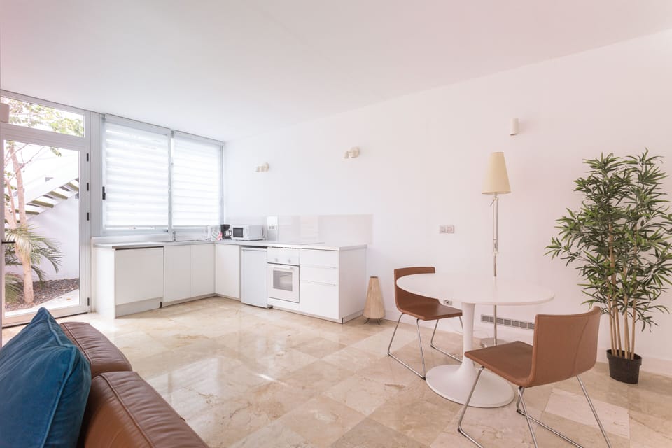 Dining table between TV area and kitchen 