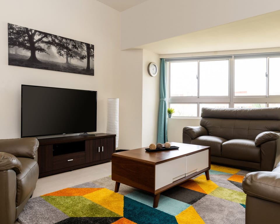 Large Spacious Living room with 36Mb fiber optic Wifi 提供Wifi無線網路
客廳,提供國際頻道