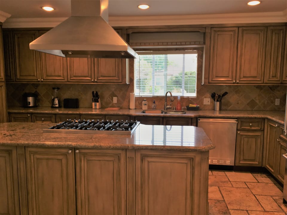Fully equipped kitchen with all you need to cook your favorite meal!