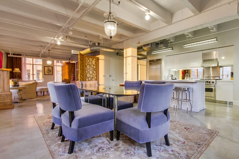Glamorous dining for six