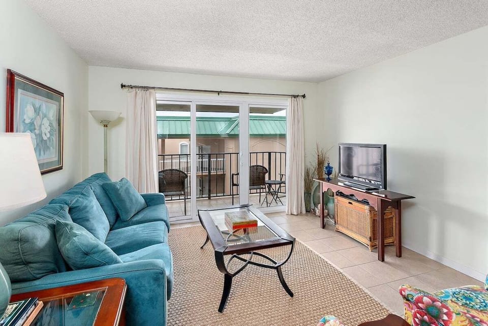 Beach Club 431 - Living Room