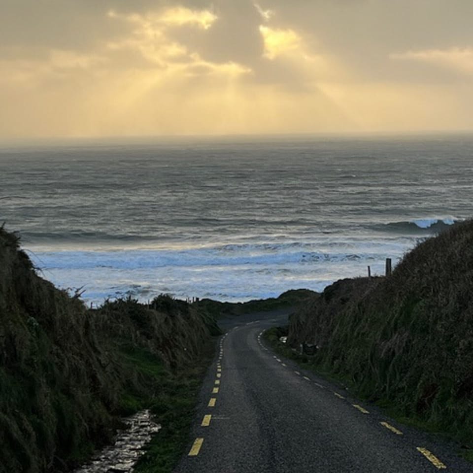 Dingle Bay View Holiday Home. Short distance to the ocean.