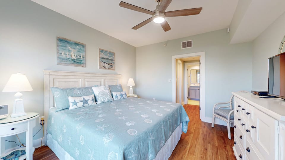 Guest Bedroom with King Size Bed