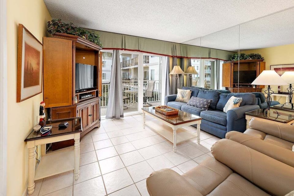 Beach Club 117 - Living Space