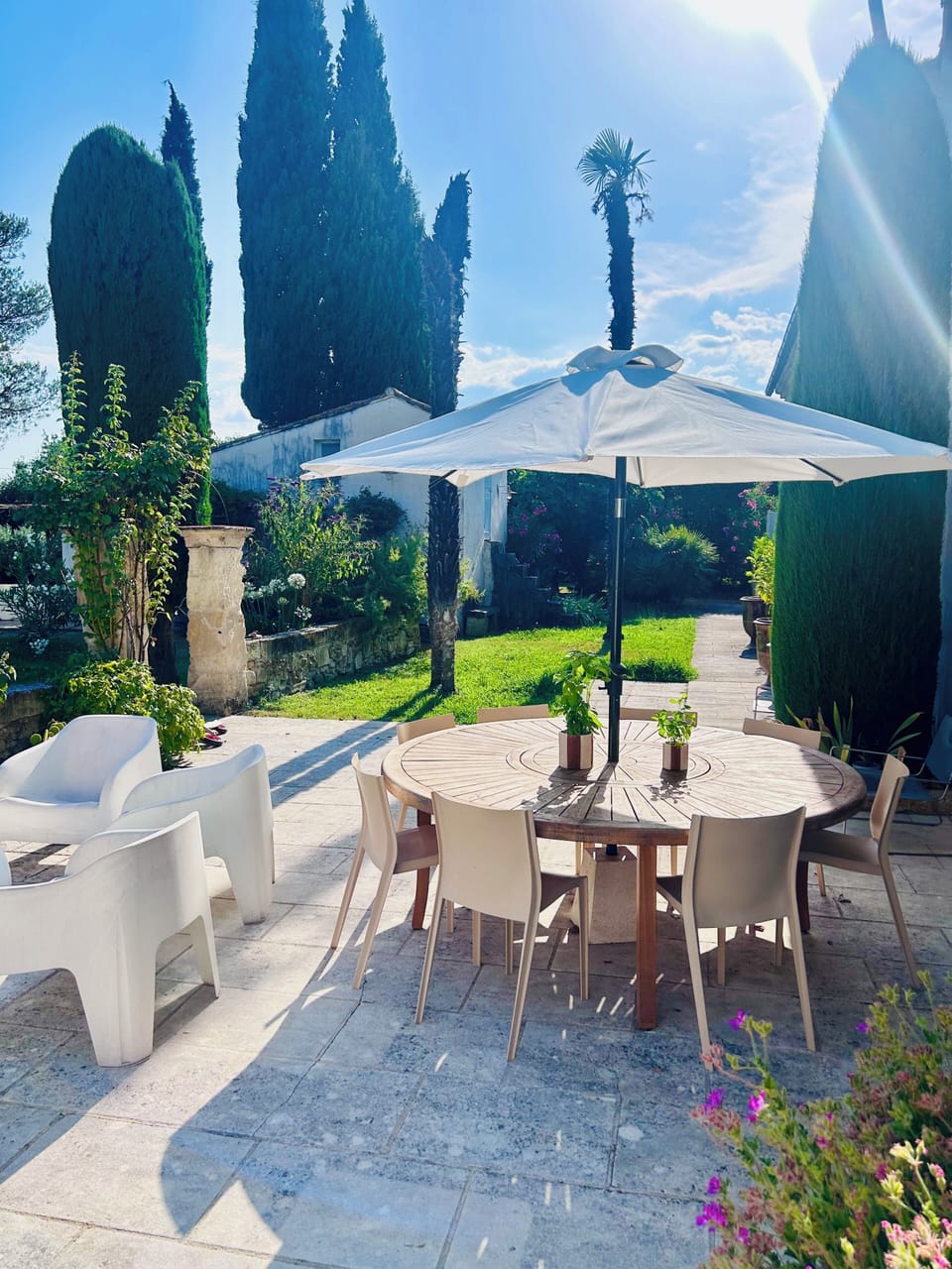 Outdoor dining