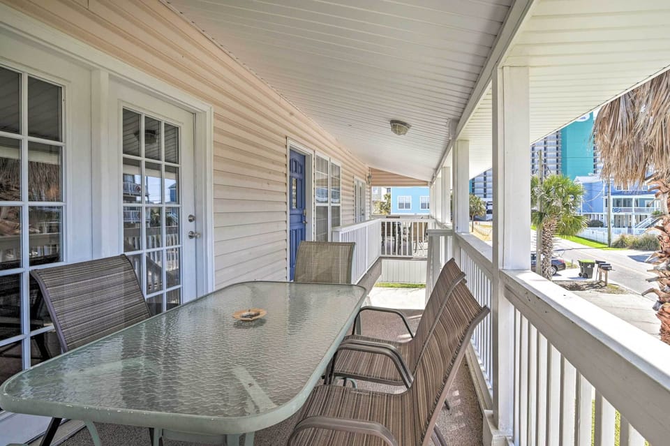 Furnished Front Deck