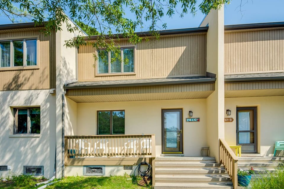 Welcome to Woof Bungalow @ Villas of Bethany West