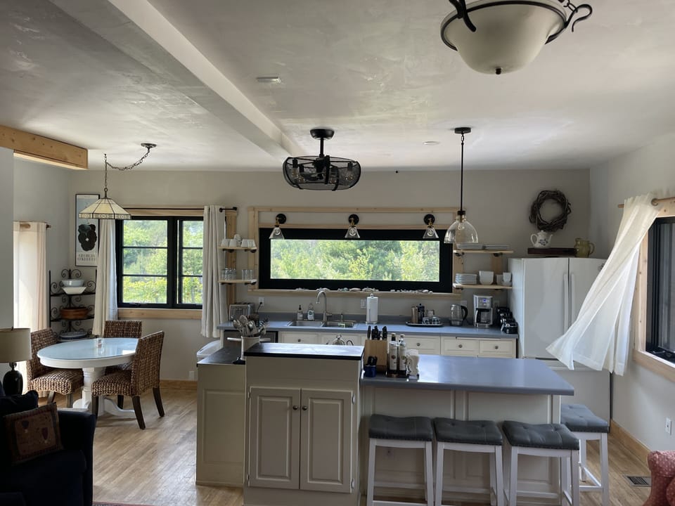 Open Floor Plan - kitchen and living room  21x21 