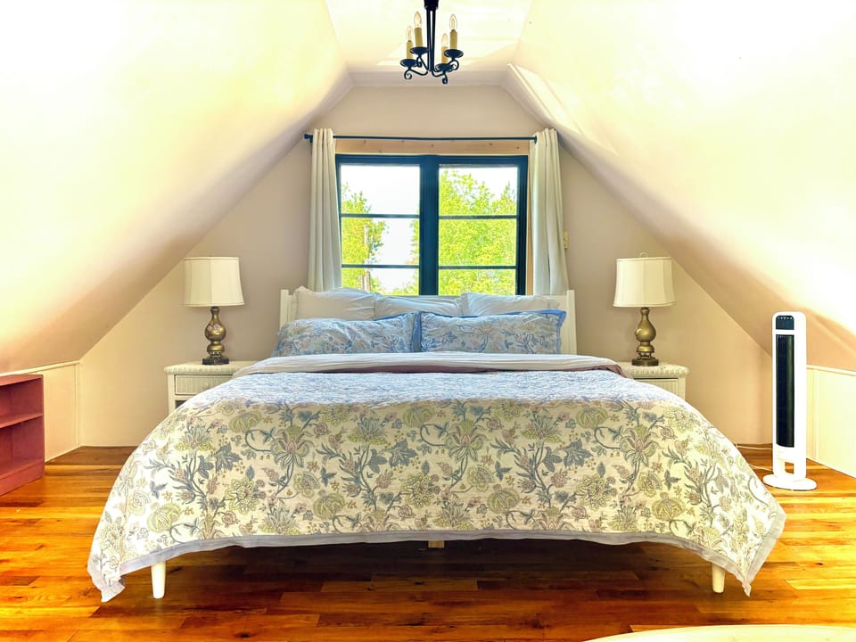 King Bed in Bedroom 