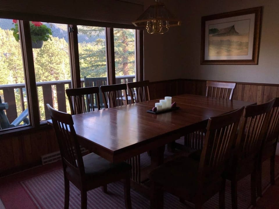 Large dining area - with a view!