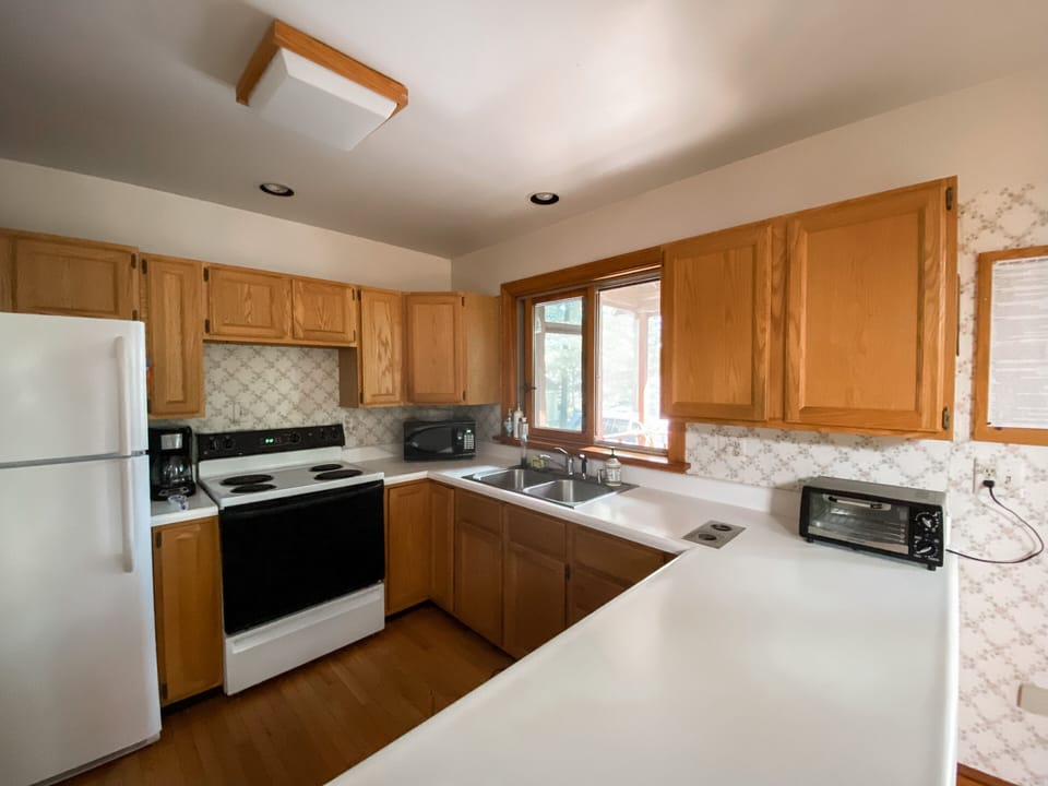 Kitchen - should have everything you need (no dishwasher)
