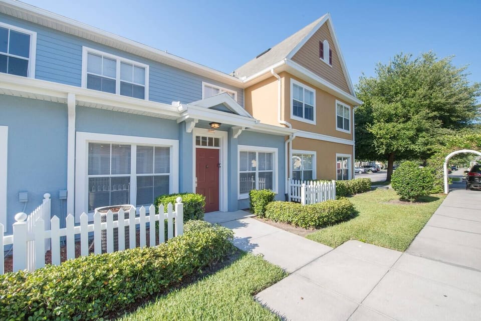 Modern 3BR 2BA townhome at VENETIAN BAY