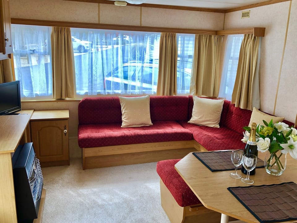 Open plan living/dining area