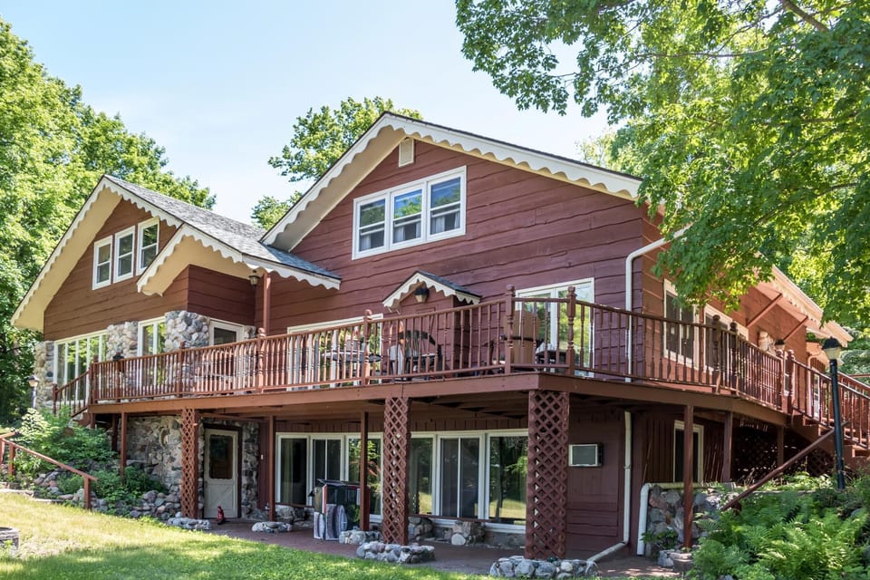 Lakeside view of Karinall.