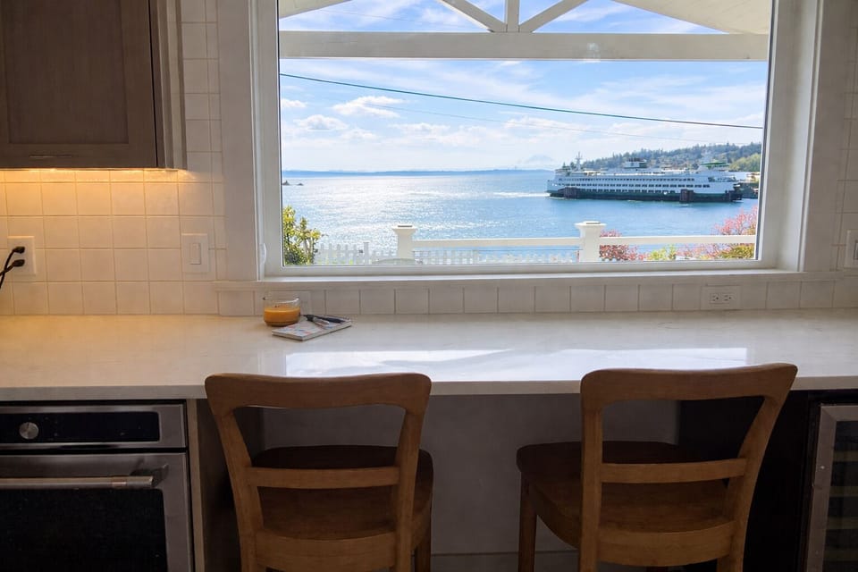 An upfront view with a couple of barstools- perfect place for some laptop time