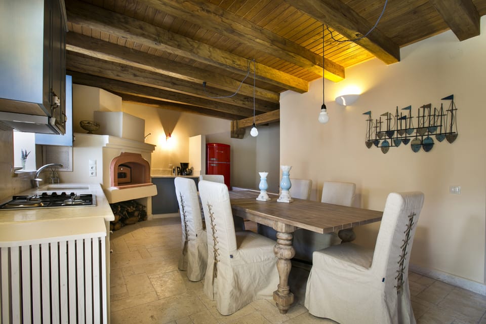 villa rosa dining area