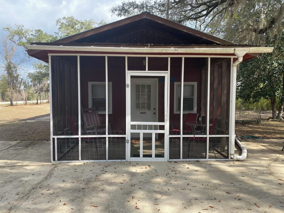 No steps or dirt to front door.